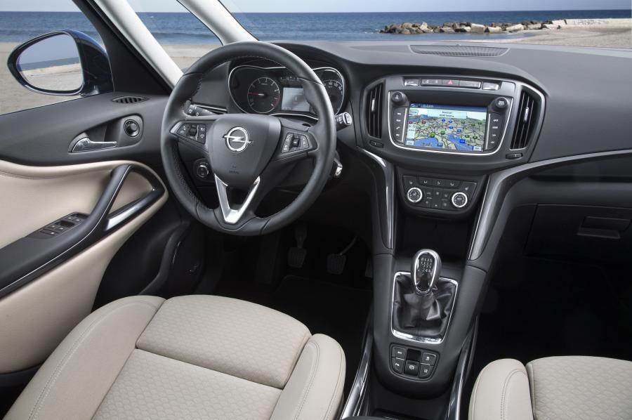 Интерьер Opel Zafira 2016 года  (фото 19 из 35)